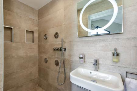 EN SUITE SHOWER/WC