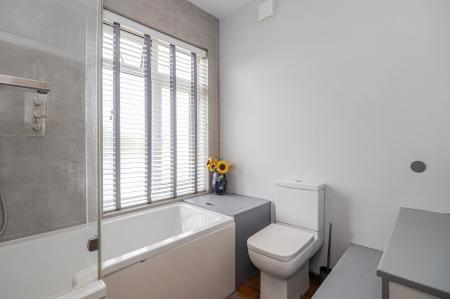 Family Bathroom - View 1