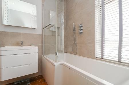 Family Bathroom - View 2