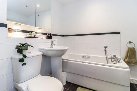 'Jack n Jill' Bathroom