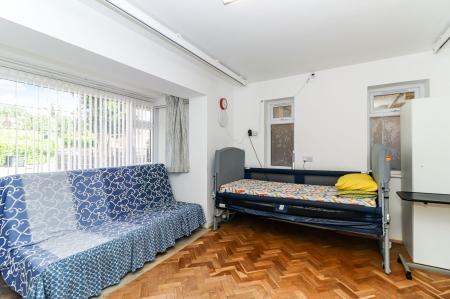Bedroom 5 / Further Reception