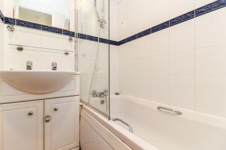 Family Bathroom - View 1