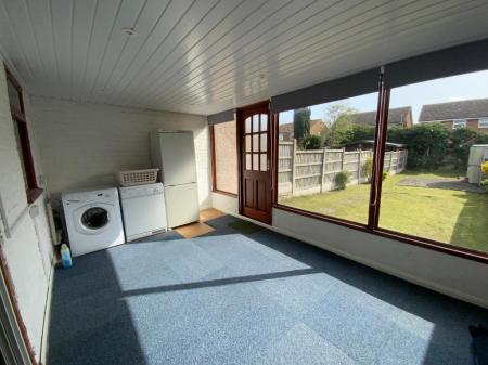 LEAN-TO 15'5 x 9'