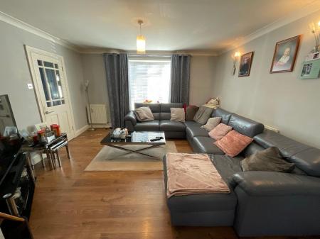 LIVING ROOM 13'5 x 11'8