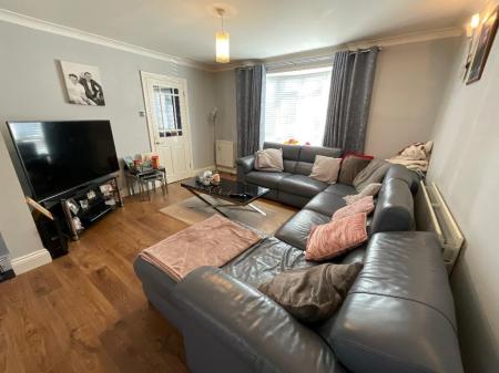 LIVING ROOM 13'5 x 11'8