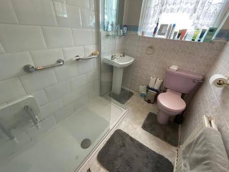 FIRST FLOOR SHOWER ROOM