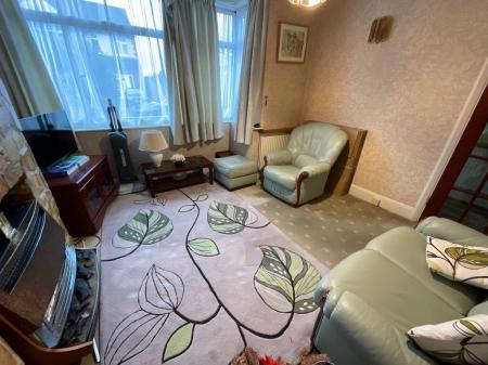 LIVING ROOM 12'5 x 11'11