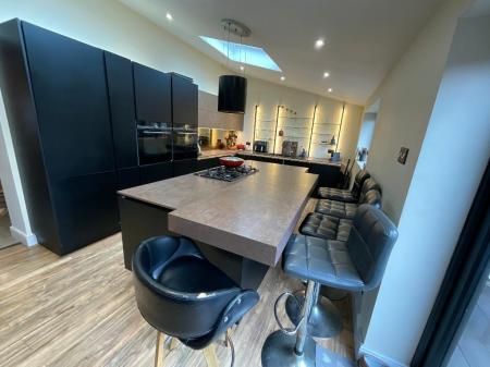 KITCHEN 21' x 10'9