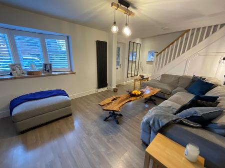 LIVING ROOM 22'2 x 11'3