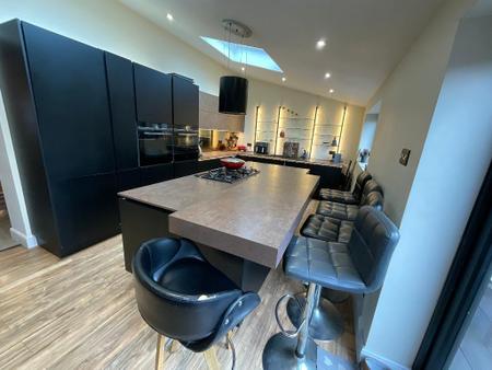 KITCHEN 21' x 10'9