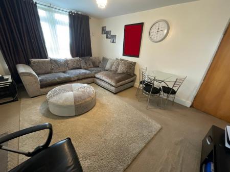 LIVING ROOM 15'5 x 11'4