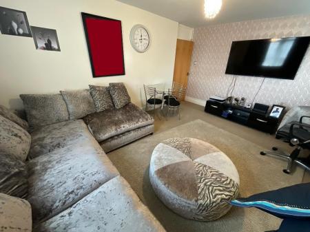 LIVING ROOM 15'5 x 11'4