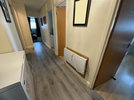 HALLWAY 9'9 x 2'9<19'2 x 5'5