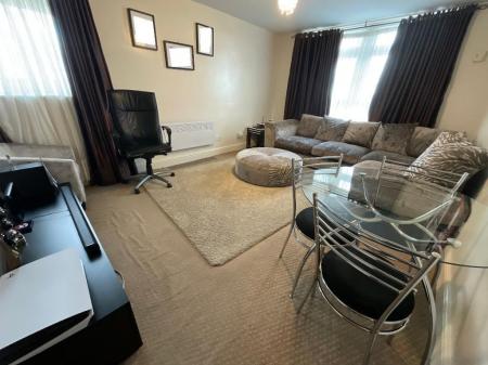 LIVING ROOM 15'5 x 11'4