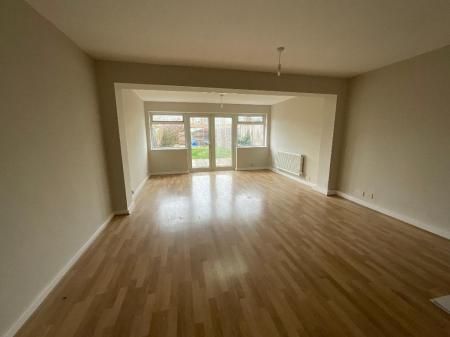 LIVING ROOM 25'7 x 14'11