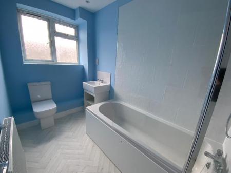 FIRST FLOOR BATHROOM