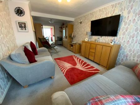 LIVING ROOM 24'8 x 10'11