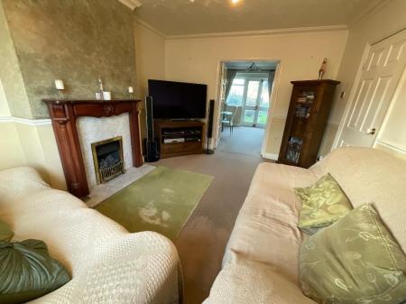 LIVING ROOM 14'4 x 11'4