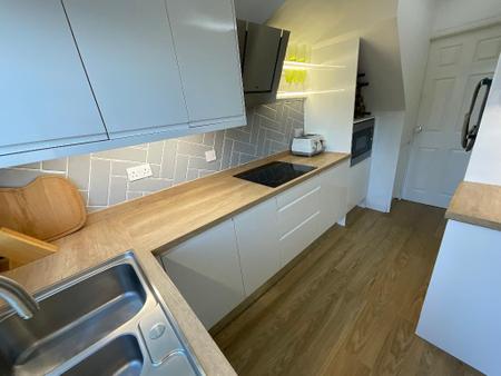 KITCHEN 12'5 x 6'7