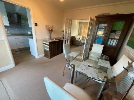 DINING ROOM 13'3 x 9'8