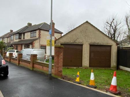 DOUBLE GARAGE