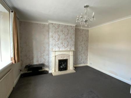 LIVING ROOM 14' x 13'