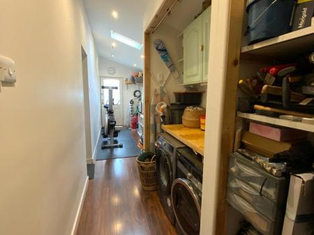 ATTACHED LEAN-TO 25'3 x 5'11