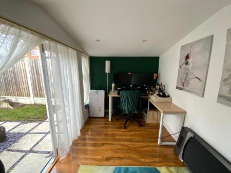 SUMMERHOUSE 10'8 x 6'9