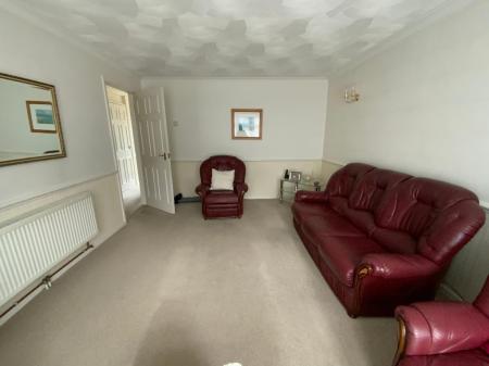 LIVING ROOM 15'9 x 11'5