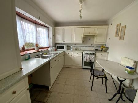 KITCHEN 11'4 x 8'9