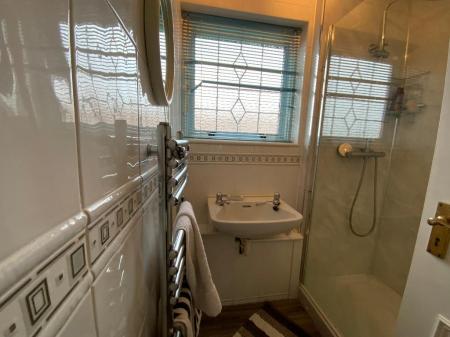 FIRST FLOOR SHOWER ROOM