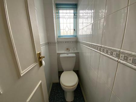 SEPARATE WC