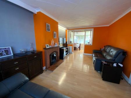 LIVING ROOM 19' x 11'2