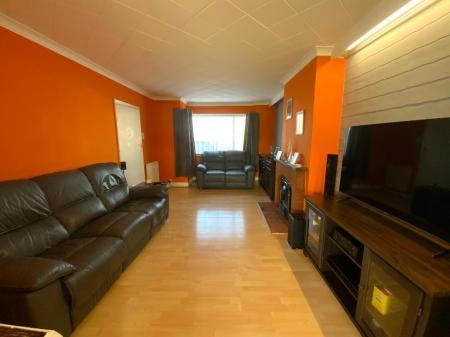 LIVING ROOM 19' x 11'2