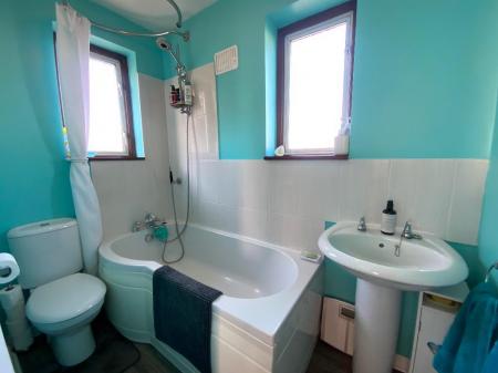 FIRST FLOOR BATHROOM