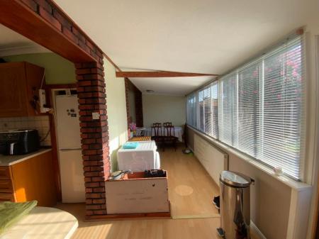 DINING AREA 20'4 x 9'1