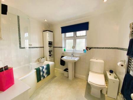 EN-SUITE 8'10 x 6'10