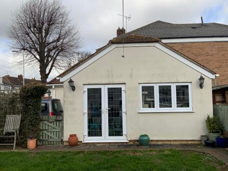 OUTBUILDING 15'1 x 8'3