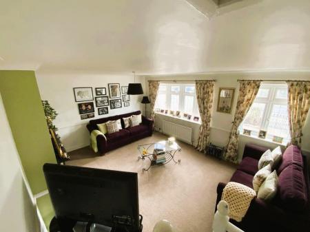 LIVING ROOM 17' x 13'