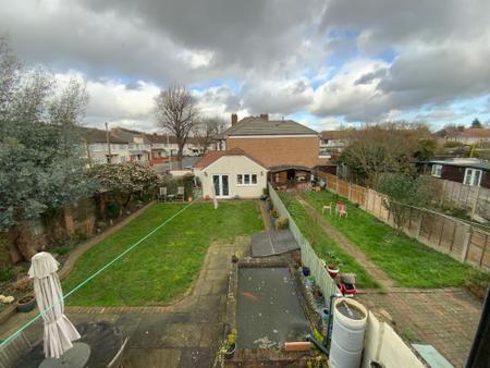 REAR GARDEN approx 90ft