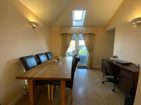 DINING AREA 9'9 x 8'7