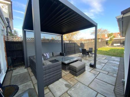 REAR GARDEN approx 80ft