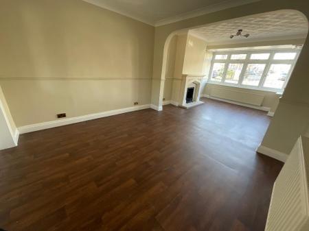 LIVING ROOM 23'10 x 11'2