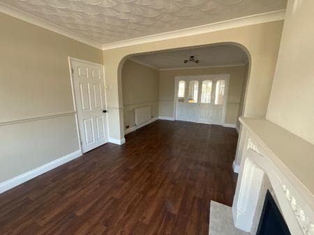 LIVING ROOM 23'10 x 11'2