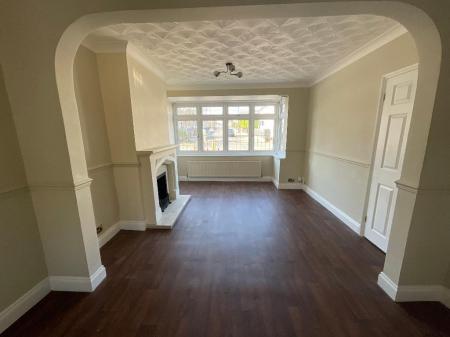 LIVING ROOM 23'10 x 11'2