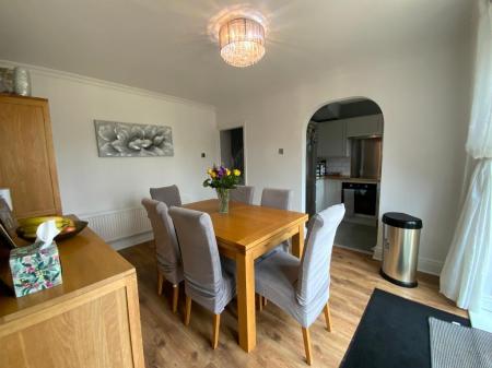 DINING AREA 13'3 x 10'6