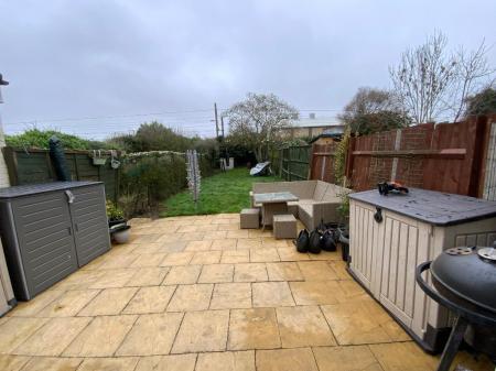 REAR GARDEN approx 80ft