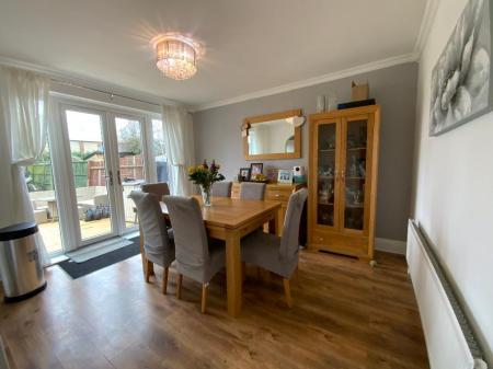 DINING AREA 13'3 x 10'6