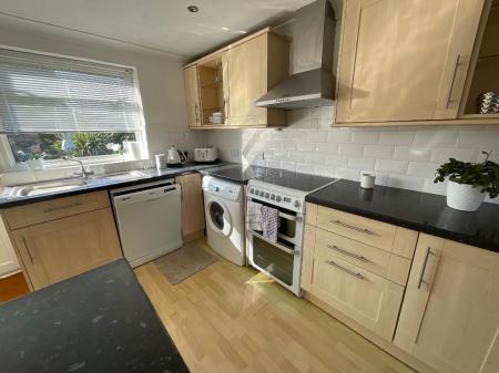 KITCHEN/DINING ROOM 22'9 x 13'9