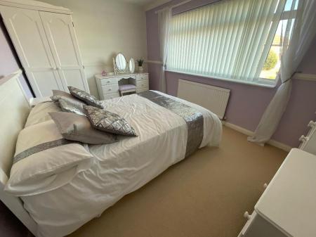 BEDROOM TWO 13'9 x 9'4